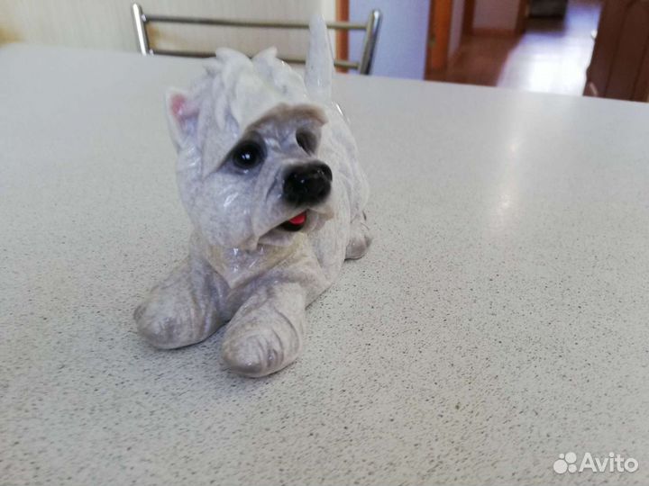 Статуэтка собачка