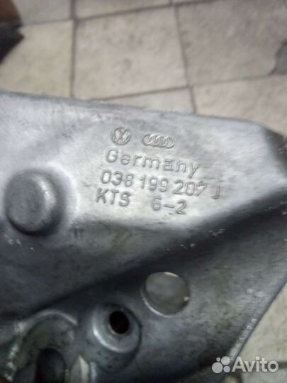 Кронштейн опоры двс VW Golf IV, Octavia a4