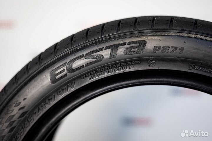 Kumho Ecsta PS71 235/45 R17 97Y