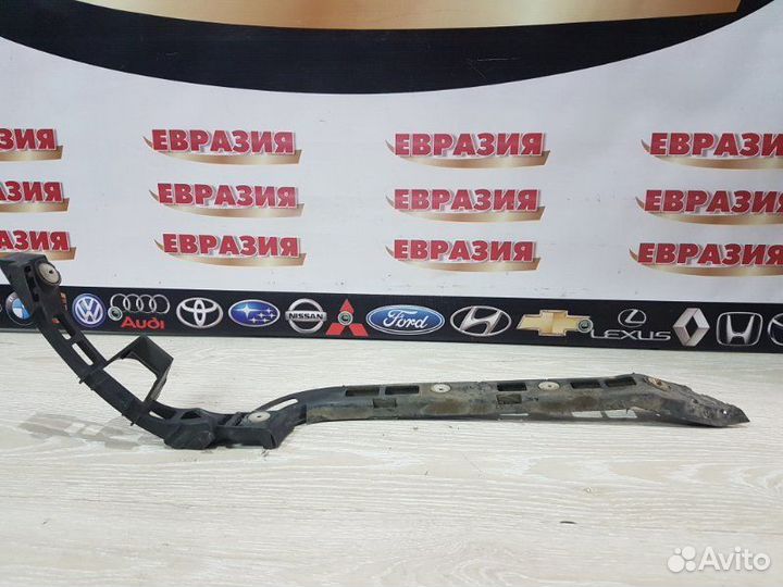 Крепление бампера заднее правое Opel Vectra