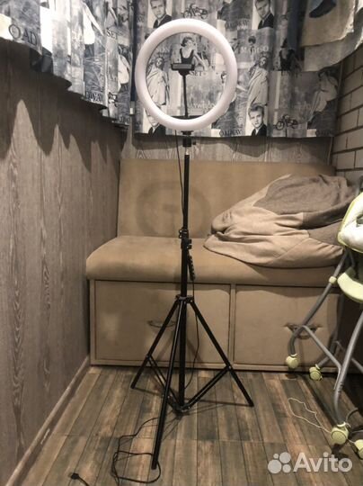 Кольцевая лампа со штативом и много разных цветов