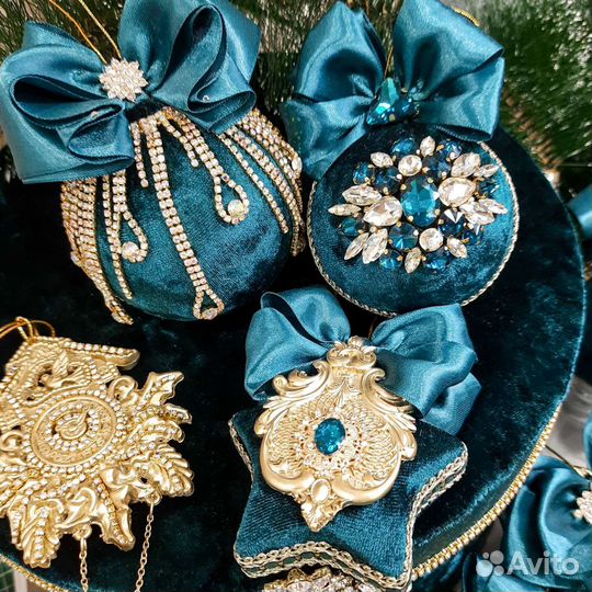 Набор елочных игрушек в коробке