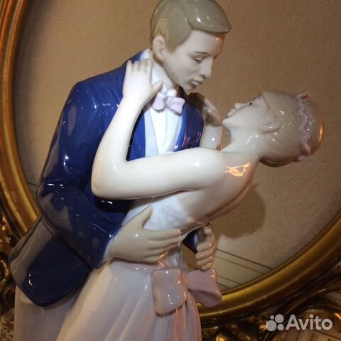 Интерьерная композиция «Поцелуй». Фарфор. Н-32см