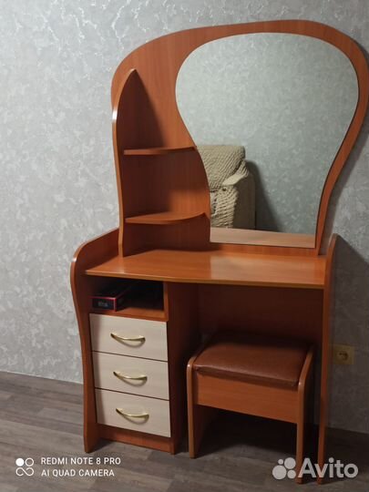 Столик туалетный в идеальном состоянии