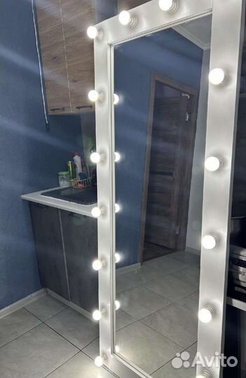 Гримерное зеркало с подсветкой