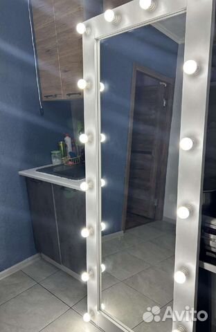Гримерное зеркало с подсветкой