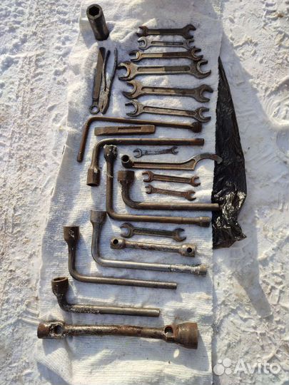 Ключи СССР разные и ящик