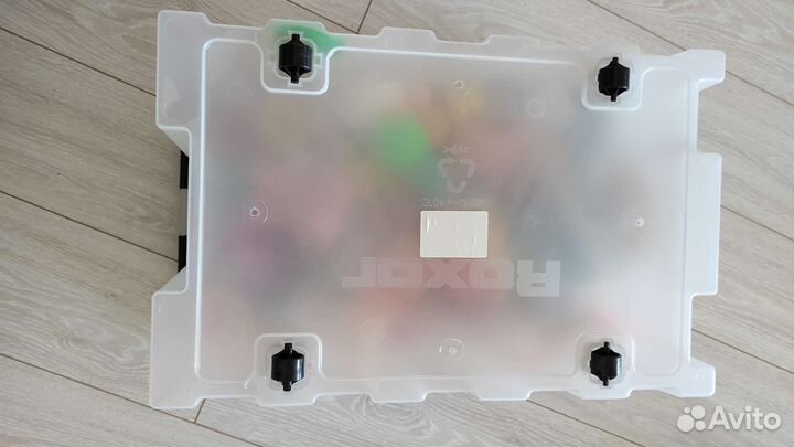 Ящик пластиковый с крышкой 70л на роликах Rox Box