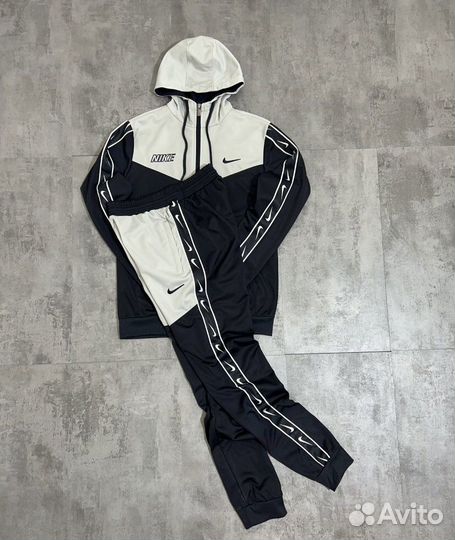 Спортивный костюм мужской Nike