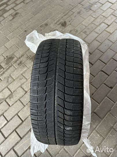 Michelin X-Ice XI3 245/45 R18 100H