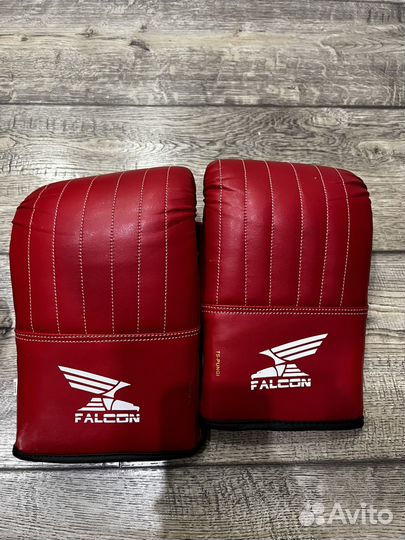Боксерские перчатки