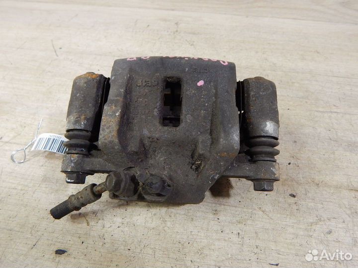 Суппорт задний правый Kia Carnival VQ