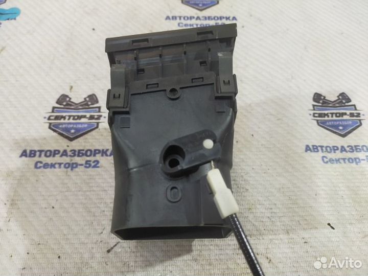 Дефлектор воздушный левый Volkswagen Touareg 1