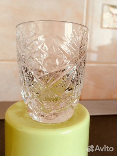 Хрустальные стопки и графинчик