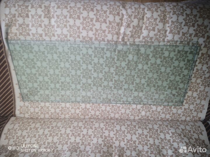 Стеклянные полки в стенку сервант