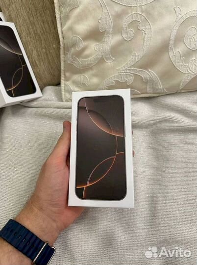 Коробка от iPhone 16 pro