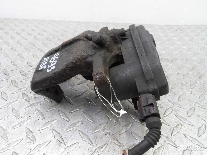 Суппорт задний левый Audi A4 B8