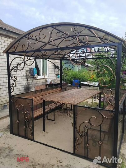 Беседка металлическая с элементами ковки
