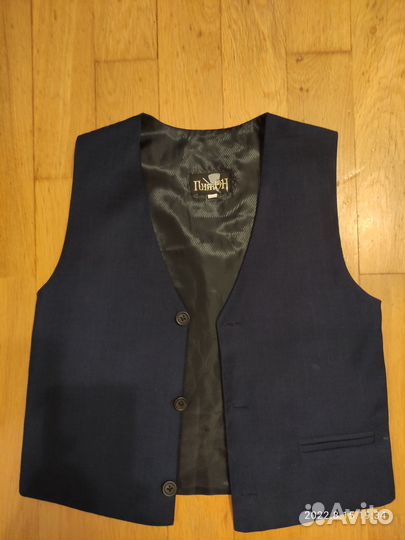 Продам жилетку классическую школьную