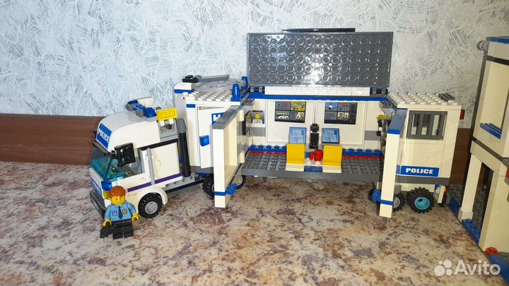 Lego city; lego police. Четыре набора
