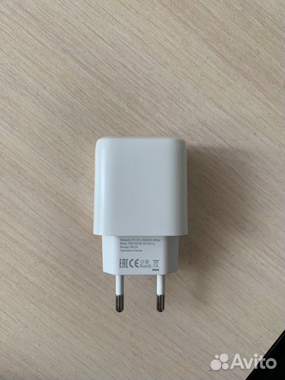Продаюь 2 провода, лайтинг-usb и 1 тайпси-лайт
