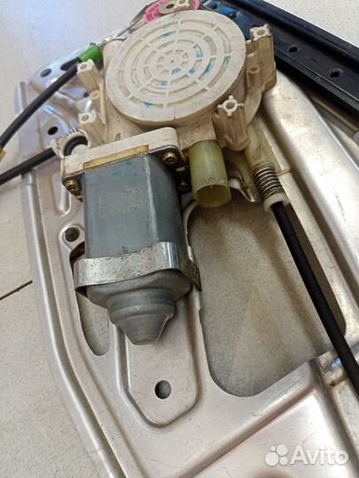 Стеклоподъемник электрический передний правый