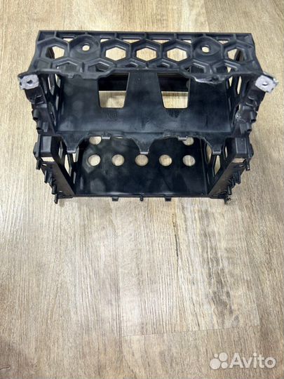 Крепление магнитофона Volkswagen Polo седан CFN