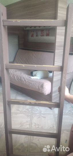 Кровать двухьярусная