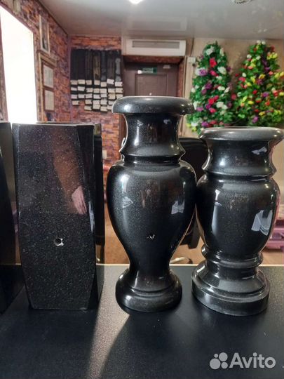 Ваза из мрамора и гранита