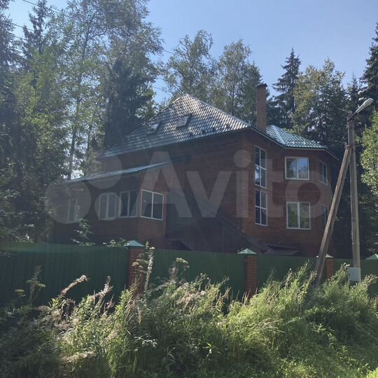 Коттедж 420 м² на участке 10,6 сот.