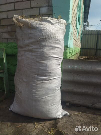 Сено в мешках много