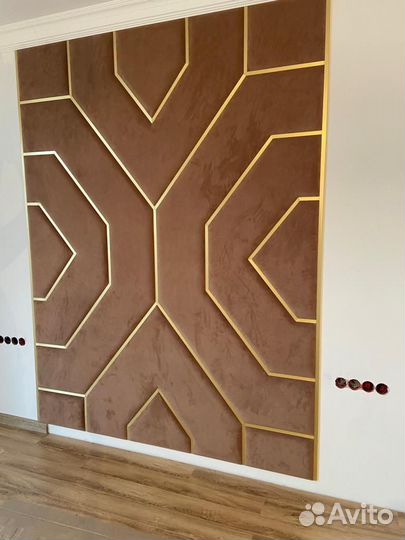 Мягкие стеновые панели с латунным профилем