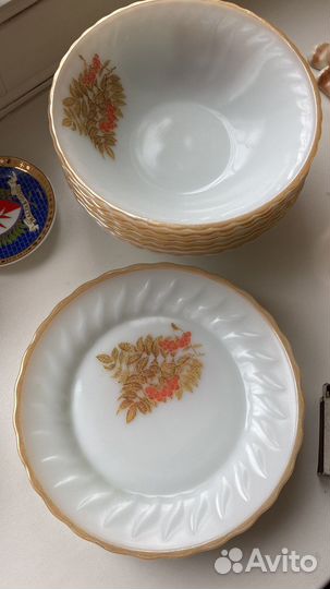 Тарелки разные стекло дерево