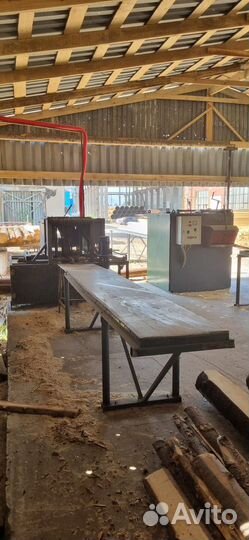 Работники на деревообрабатывающее предприятие