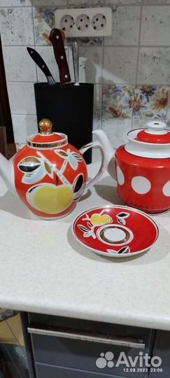 Чайники и блюда