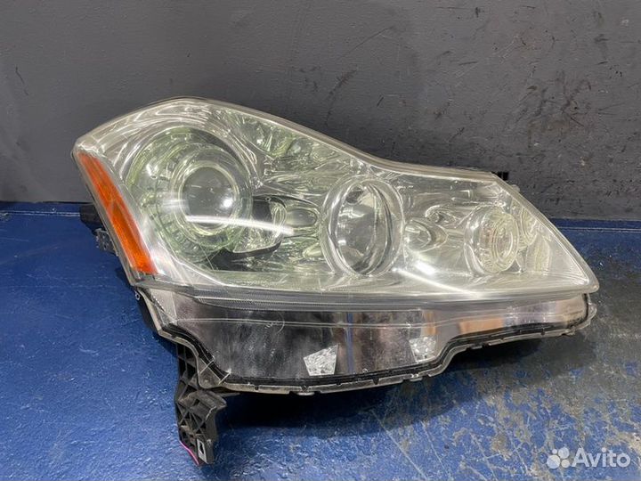 Фара ксенон правая Infiniti M Y50