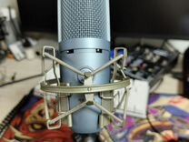 Студийный микрофон akg p120 и паук