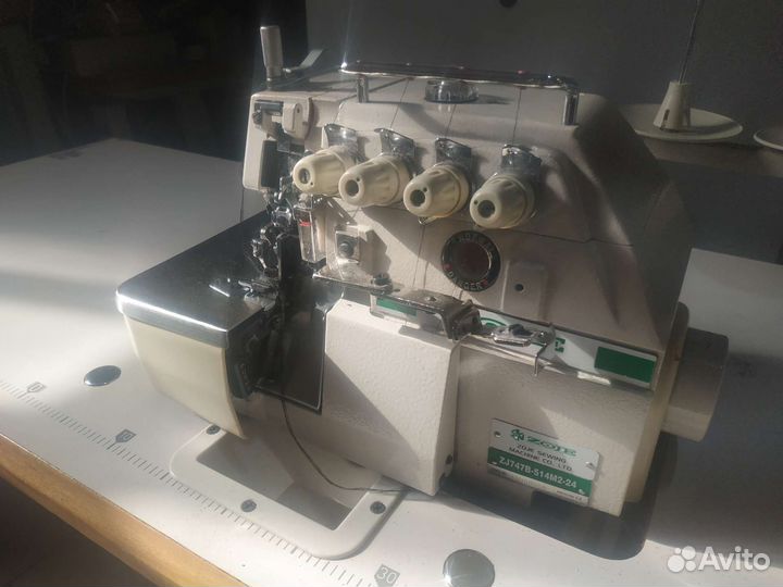 Оверлок четырехниточный Zoje