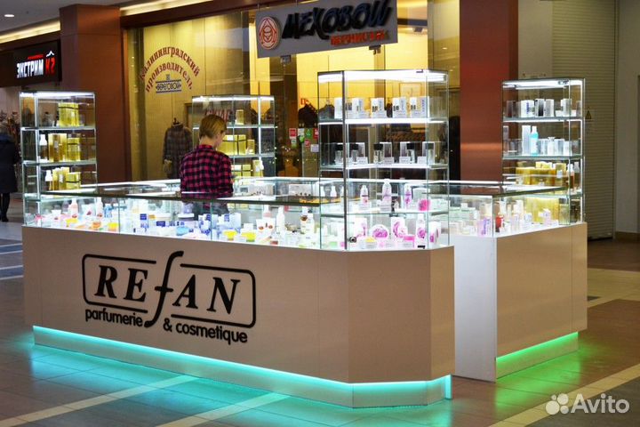 Островок для парфюмерии и косметики