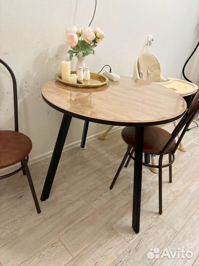 Кухонный стол