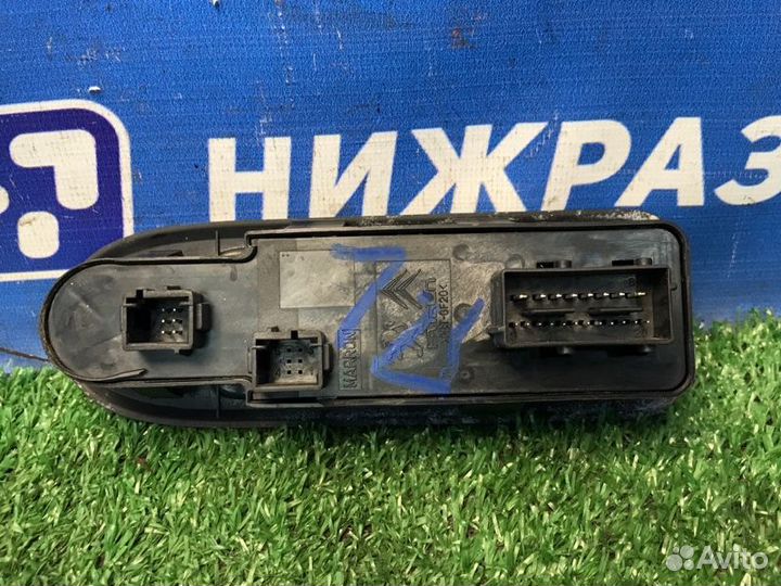 Блок управления стеклоподъемниками Peugeot 308 1.6