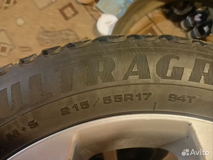 Goodyear UltraGrip 215/55 R17 94S