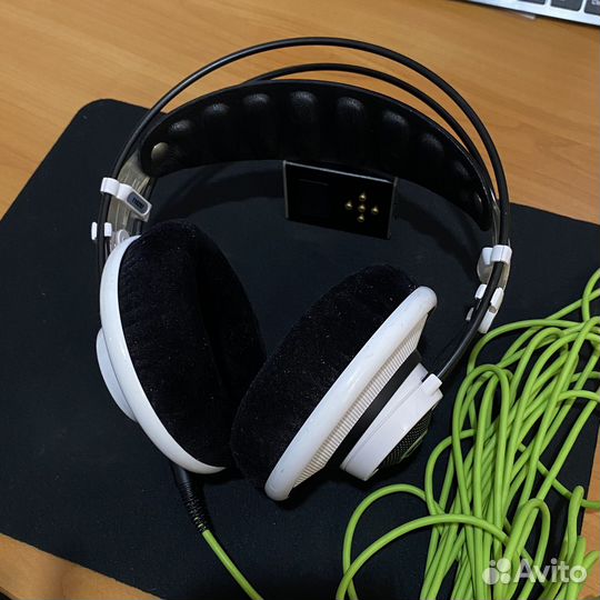 Наушники AKG Q701 white