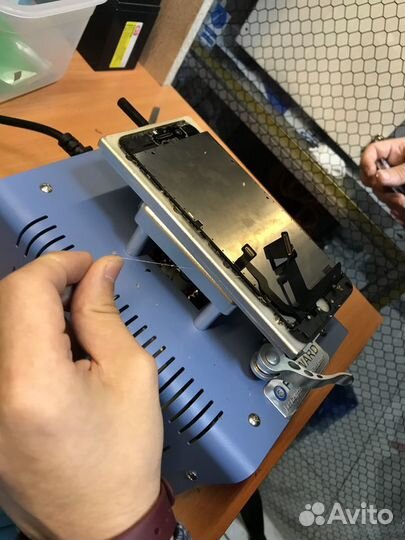 Замена разбитого стекла дисплея iPhone XR