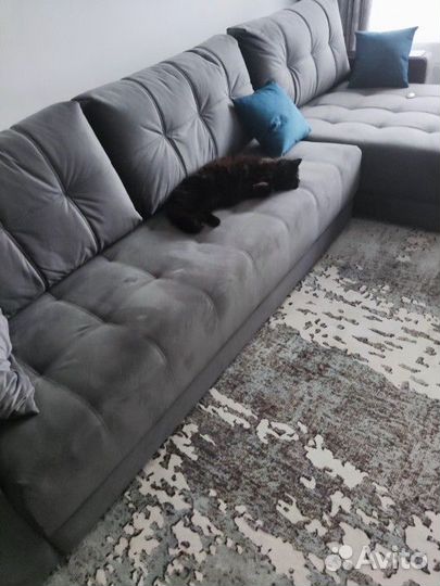 Большой угловой диван