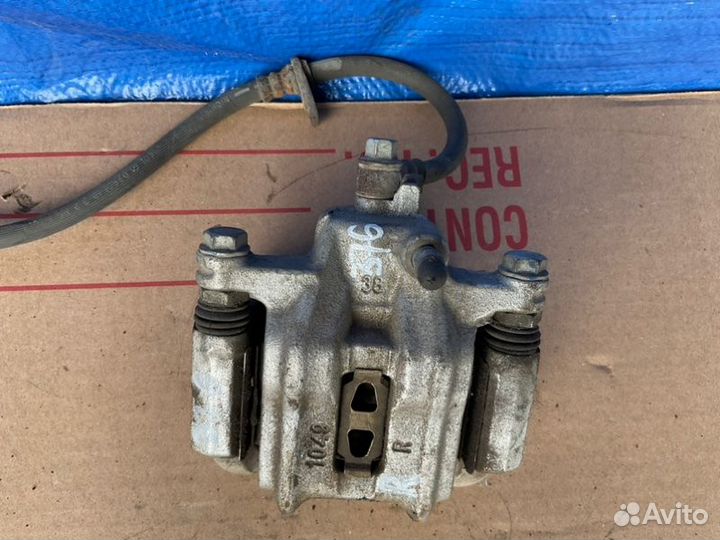 Суппорт задний правый Honda Cr-V RD7 K24A1 2002