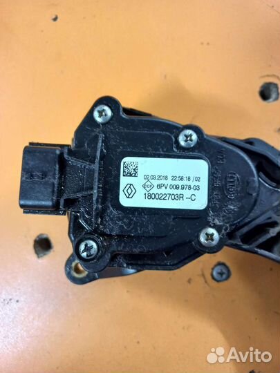 Педаль газа Renault Logan 2