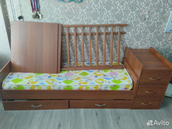 Детская кроватка с маятником трансформер