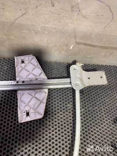 Стеклоподьемник передний правый Jeep Liberty KJ