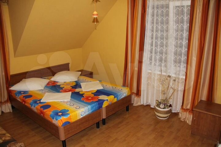 Комната 18 м² в 5-к., 2/2 эт.